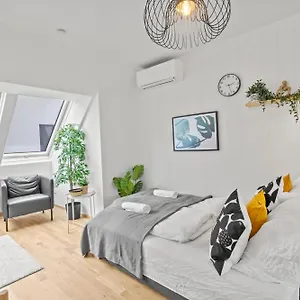  Апартаменты 1 Min To Public Transport - 3 Min To Supermarket And Pharmacy - On-site Parking For 19,90 Eur